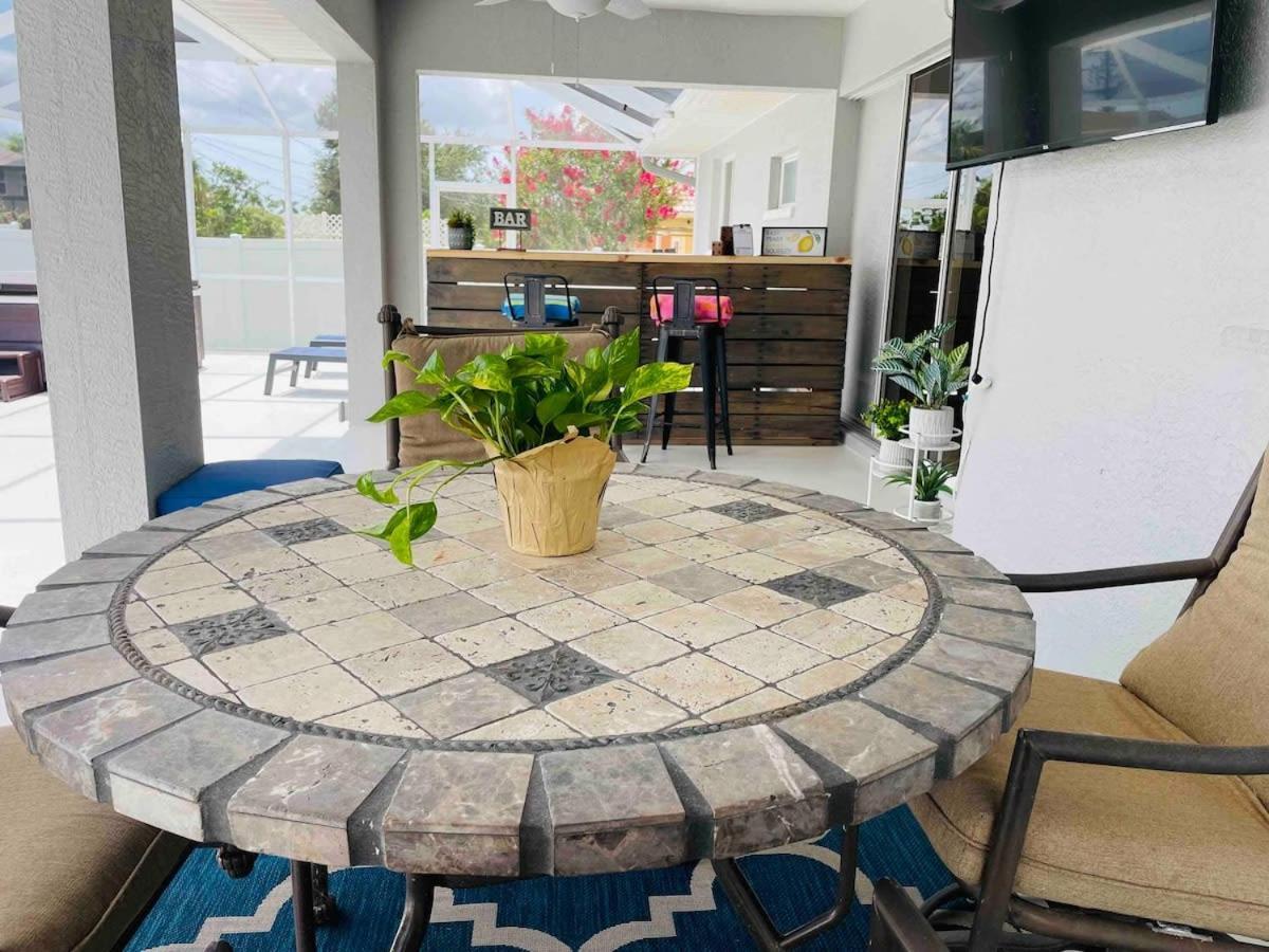 Endless Summer Retreat Jacuzzi 3Kingbed Airhockey Cape Coral Buitenkant foto